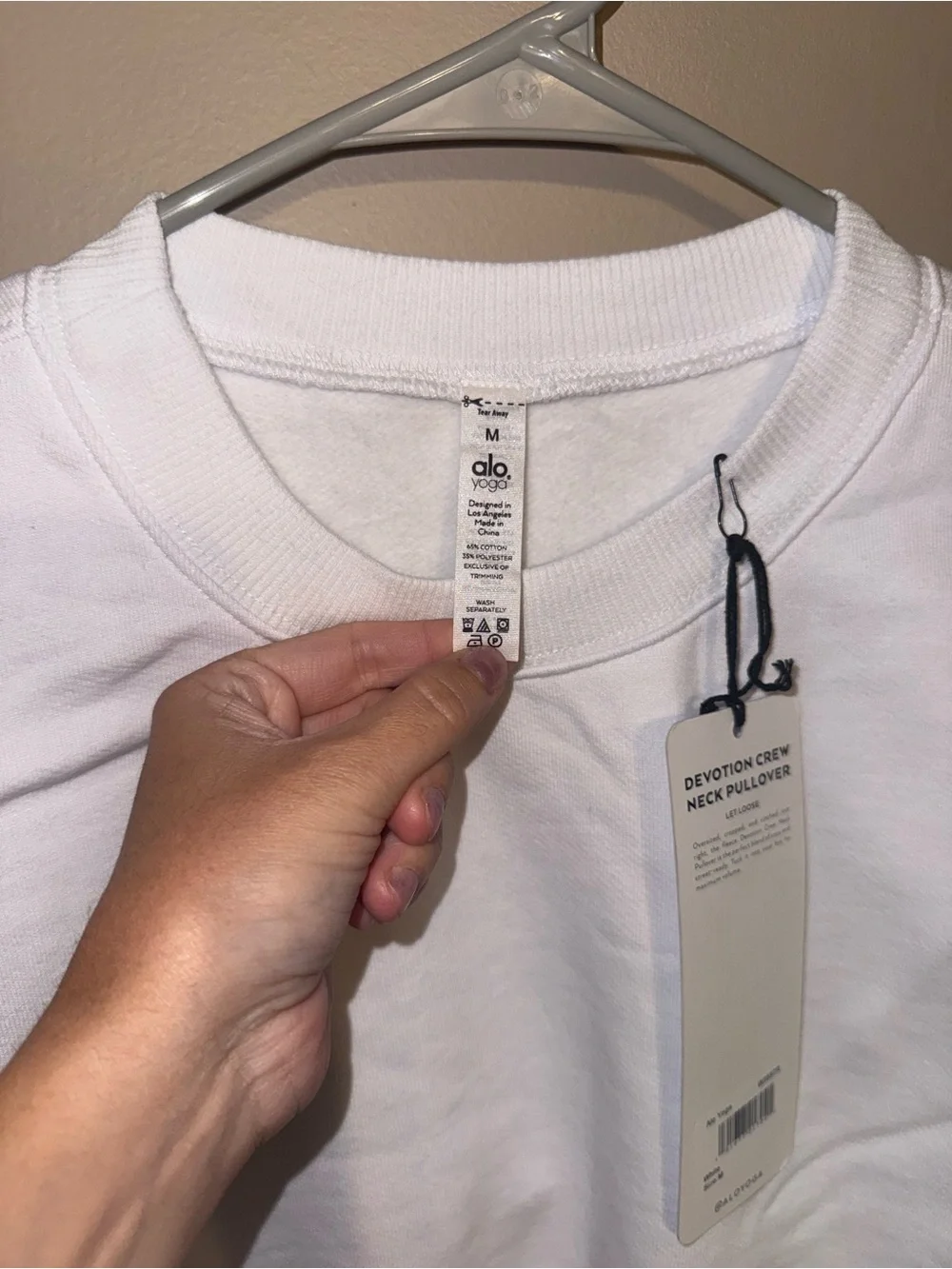 ALO YOGA devotion crewneck pullover size medium NWT